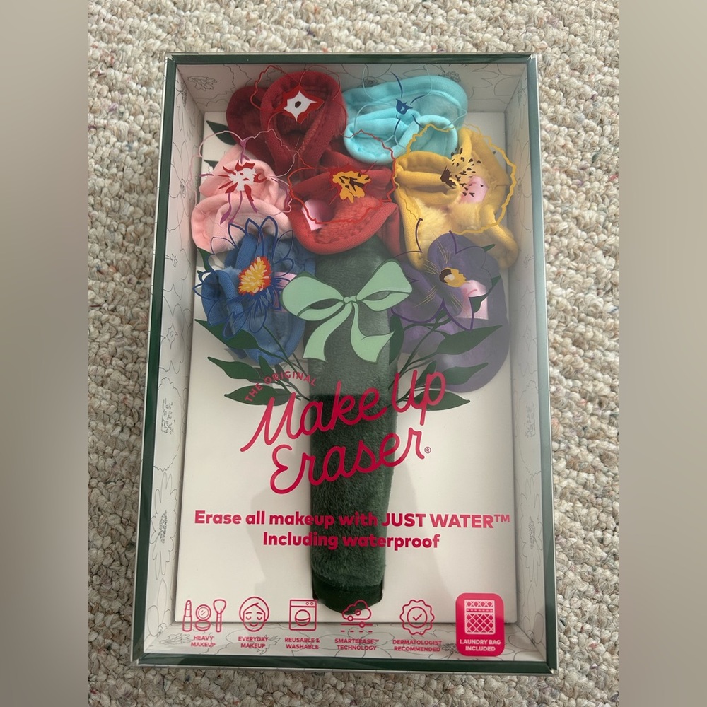 New The Original Make Up Eraser 8, Flower Bouquet Laundry Bag Included